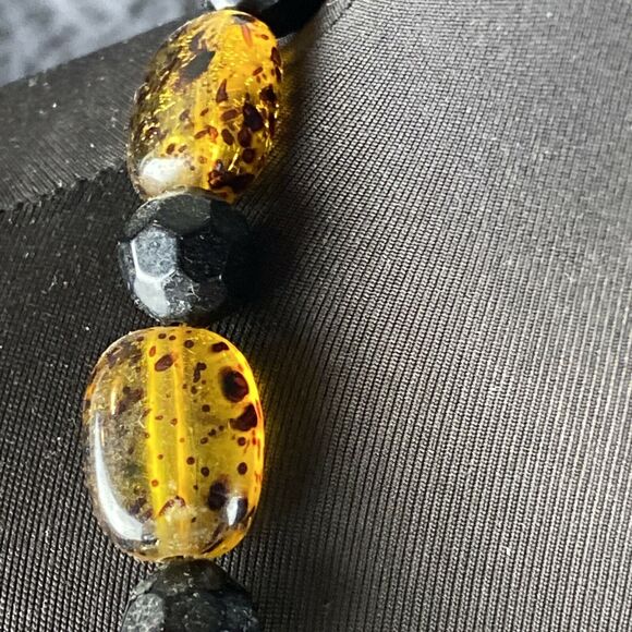 Vintage MCM Women Oval Amber Tortoise Shell Lucite & Black Beaded 24 in Necklace - Picture 6 of 7